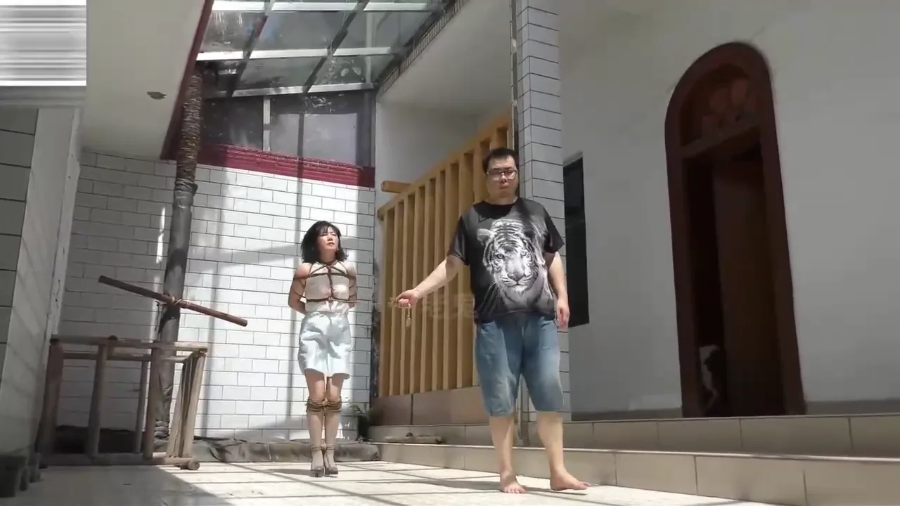 [胭脂扣] 谢纾闷热堵嘴炼狱下知性熟女灰丝蓝高跟自己原味丝袜堵嘴汗湿深喉口球口水舔水喝强迫运动放置访谈 预览 5