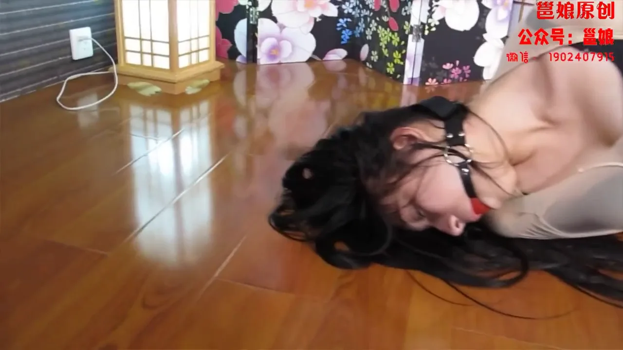 [邕娘美束] CC的白丝内衣扎带，无力，颓废，内衣秀，半全包挣脱秀 预览 2